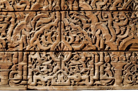 AN IMPORTANT CARVED WOODEN FRIEZE - фото 5