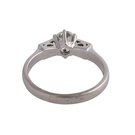 Ring mit 1 Brillant, ca. 0,6 ct, WEISS-LGW (I-J)/VS - photo 4