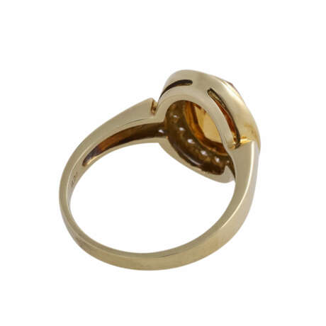 Ring mit 1 oval fac. Citrin, entouriert von 20 Brillanten, - photo 3