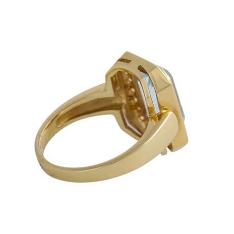 Ring mit 1 Aquamarin im achteckigen Treppenschliff ca. 5,5 ct, - Foto 3