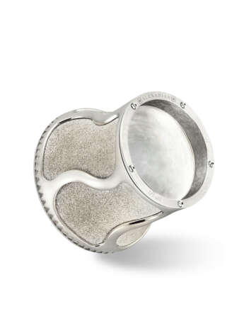 ALEXANIAN. A HANDCRAFTED AND UNIQUE 18K WHITE GOLD LOUPE - photo 1