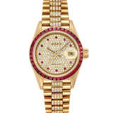 ROLEX. A LADY`S VERY RARE AND IMPRESSIVE 18K GOLD, DIAMOND AND RUBY-SET AUTOMATIC WRISTWATCH WITH SWEEP CENTRE SECONDS, DATE AND BRACELET - фото 1