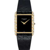 PATEK PHILIPPE. A LADY’S ELEGANT 18K GOLD AND DIAMOND-SET WRISTWATCH WITH ONYX DIAL - фото 1