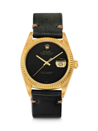 ROLEX. AN 18K GOLD AUTOMATIC WRISTWATCH WITH SWEEP CENTRE SECONDS, DATE AND ONYX DIAL - Foto 1