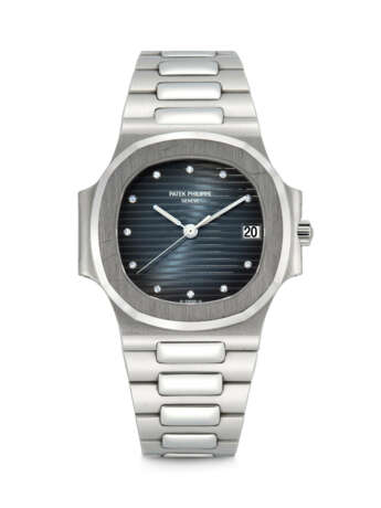 PATEK PHILIPPE. A STAINLESS STEEL AUTOAMTIC WRISTWATCH WITH SWEEP CENTRE SECONDS, DATE AND BRACELET - Foto 1