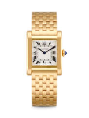 CARTIER. A RARE 18K GOLD WRISTWATCH WITH BRACELET