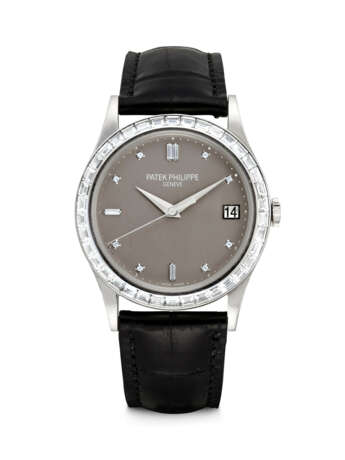 PATEK PHILIPPE. A PLATINUM AND DIAMOND-SET AUTOMATIC WRISTWATCH WITH SWEEP CENTRE SECONDS AND DATE - Foto 1