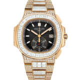 PATEK PHILIPPE. A POSSIBLY UNIQUE AND MAGNIFICENT 18K PINK GOLD AND DIAMOND-SET AUTOMATIC FLYBACK CHRONOGRAPH WRISTWATCH WITH DATE, BRACELET AND RED 60-MINUTE CHRONOGRAPH COUNTER HAND - фото 1