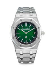 AUDEMARS PIGUET. A VERY RARE PLATINUM AUTOMATIC WRISTWATCH WITH DATE, BRACELET AND GREEN DIAL