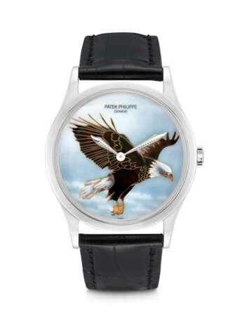 PATEK PHILIPPE. AN ATTRACTIVE AND RARE PLATINUM AUTOMATIC WRISTWATCH WITH CLOISONN&#201; ENAMEL DIAL DEPICTING AN AMERICAN EAGLE BY ANITA PORCHET - Foto 1