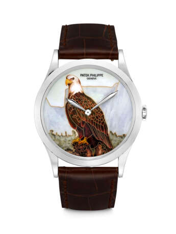 PATEK PHILIPPE. AN ATTRACTIVE AND RARE PLATINUM AUTOMATIC WRISTWATCH WITH CLOISONN&#201; ENAMEL DIAL DEPICTING AN AMERICAN EAGLE BY ANITA PORCHET - Foto 1