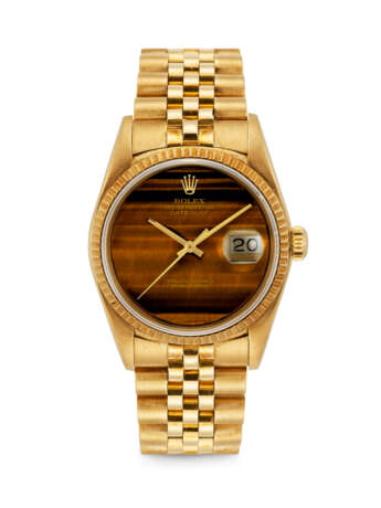 ROLEX. A RARE 18K GOLD AUTOMATIC WRISTWATCH WITH SWEEP CENTRE SECONDS, DATE, BRACELET AND TIGER’S EYE DIAL - фото 1