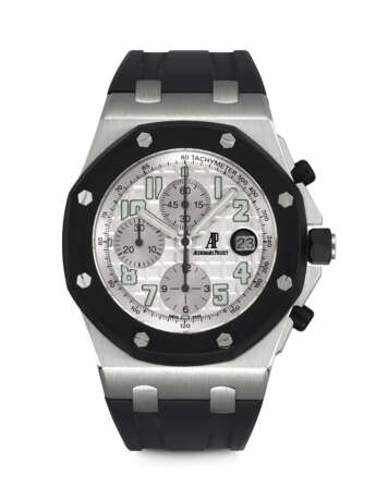 AUDEMARS PIGUET. A STAINLESS STEEL AND RUBBER AUTOMATIC CHRONOGRAPH WRISTWATCH WITH DATE - photo 1