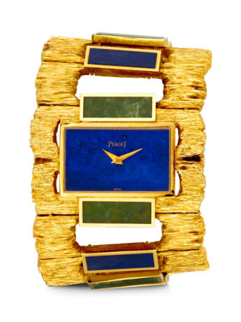 PIAGET. AN ATTRACTIVE 18K GOLD, LAPIS LAZULI AND JADEITE BRACELET WATCH - фото 1