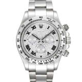 ROLEX. AN 18K WHITE GOLD AND DIAMOND-SET AUTOMATIC CHRONOGRAPH WRISTWATCH WITH BRACELET - Foto 1