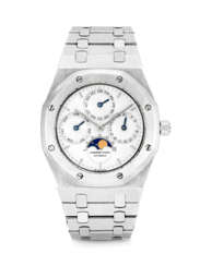 AUDEMARS PIGUET. A VERY RARE AND HIGHLY APPEALING STAINLESS STEEL AUTOMATIC FRENCH PERPETUAL CALENDAR WRISTWATCH WITH MOON PHASES AND BRACELET