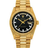 ROLEX. A DAZZLING 18K GOLD AND DIAMOND-SET AUTOMATIC WRISTWATCH WITH SWEEP CENTRE SECONDS, DAY, DATE AND BRACELET - фото 1