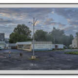 GREGORY CREWDSON (B. 1962) - Foto 1