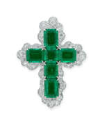 Anhänger und Pendants. ANNA HU EMERALD AND DIAMOND PENDANT