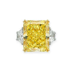 COLOURED DIAMOND AND DIAMOND RING, MOUNT BY BULGARI