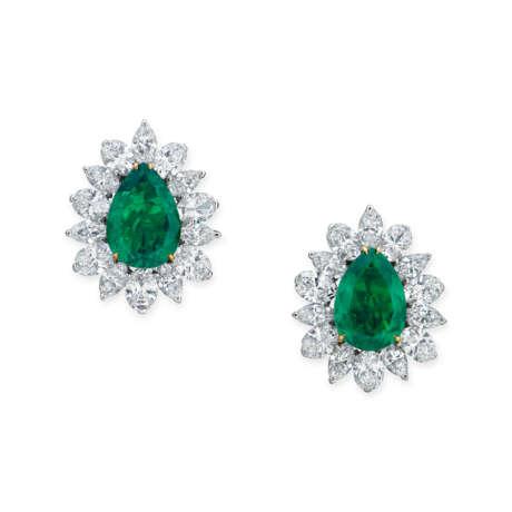 HARRY WINSTON EMERALD AND DIAMOND EARRINGS - photo 1