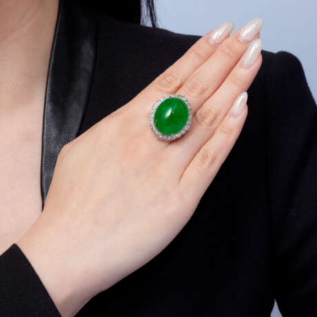 JADEITE, COLOURED DIAMOND AND DIAMOND JEWELLERY - photo 2