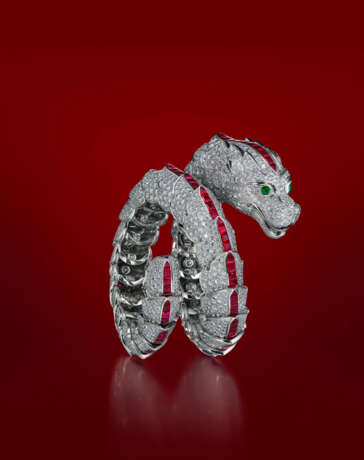 A UNIQUE MULTI-GEM `DRAGON` BANGLE, BY CARTIER - фото 2