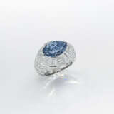 A SUPERB COLOURED DIAMOND AND DIAMOND RING, BY CARTIER - photo 1