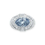 A SUPERB COLOURED DIAMOND AND DIAMOND RING, BY CARTIER - photo 2