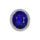 AN IMPRESSIVE SAPPHIRE AND DIAMOND RING - photo 1