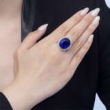 AN IMPRESSIVE SAPPHIRE AND DIAMOND RING - photo 4