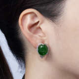 SET OF JADEITE AND DIAMOND JEWELLERY - photo 2