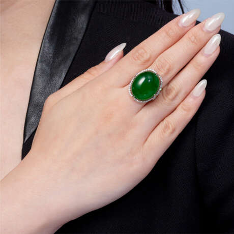 SET OF JADEITE AND DIAMOND JEWELLERY - Foto 3