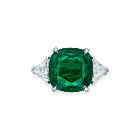 EMERALD AND DIAMOND RING - photo 1