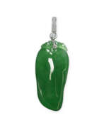 Anhänger und Pendants. JADEITE AND DIAMOND PENDANT