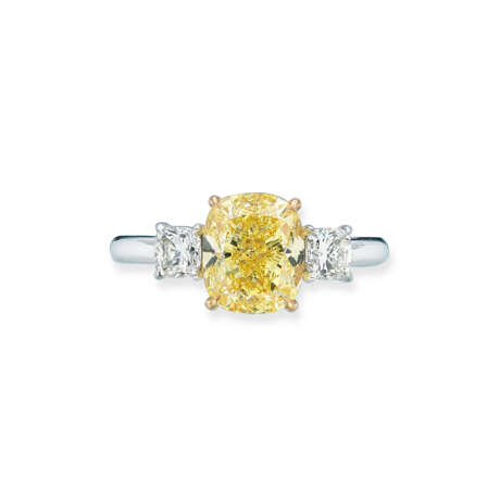 NO RESERVE - COLOURED DIAMOND AND DIAMOND RING - фото 1