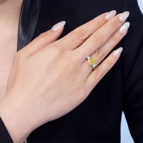 NO RESERVE - COLOURED DIAMOND AND DIAMOND RING - photo 2