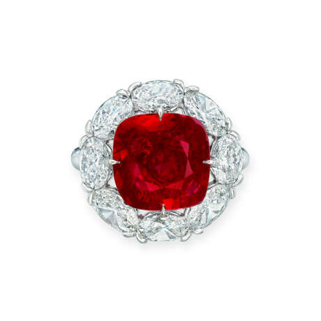 A SUPERB RUBY AND DIAMOND RING, BY BOGHOSSIAN - Foto 2