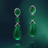 AN EXCEPTIONAL EMERALD AND DIAMOND EARRINGS, BY ETCETERA - фото 1