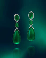 AN EXCEPTIONAL EMERALD AND DIAMOND EARRINGS, BY ETCETERA