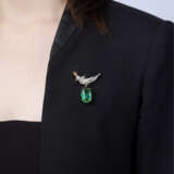 TIFFANY & CO. BY JEAN SCHLUMBERGER TOURMALINE, DIAMOND AND COLOURED SAPPHIRE `BIRD ON A ROCK` BROOCH - Foto 2