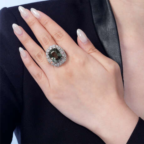 ALEXANDRITE AND DIAMOND RING - фото 2