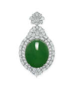 Anhänger und Pendants. JADEITE AND DIAMOND PENDANT