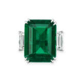 EMERALD AND DIAMOND RING - photo 1