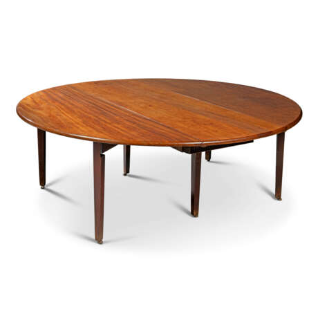 A MAHOGANY DROP-LEAF DINING-TABLE - фото 1