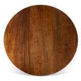 A MAHOGANY DROP-LEAF DINING-TABLE - Foto 3