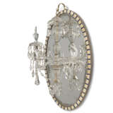 AN IRISH GEORGE III GILT-DECORATED BLUE AND WHITE GLASS OVAL MIRROR CHANDELIER - photo 2