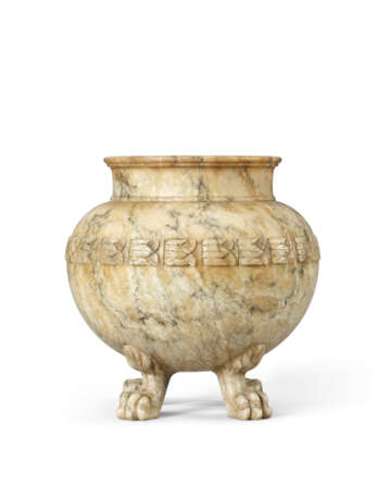 AN ALABASTER VASE - фото 1