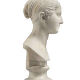 A WHITE MARBLE BUST OF VITTORIA CALDONI - photo 2