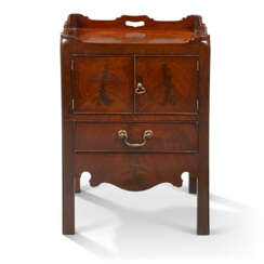 A GEORGE III MAHOGANY BEDSIDE COMMODE